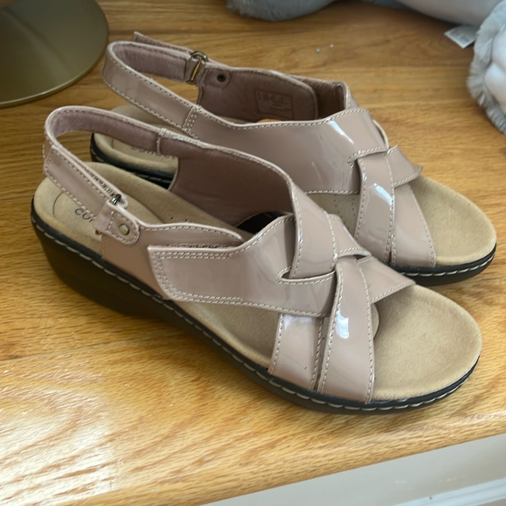Clarks Mariah Echo Praline Nude Paten NWT Size 7
